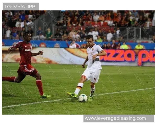 独立队与多伦多的激烈对决揭示了足球战术的新趋势与球队实力的较量